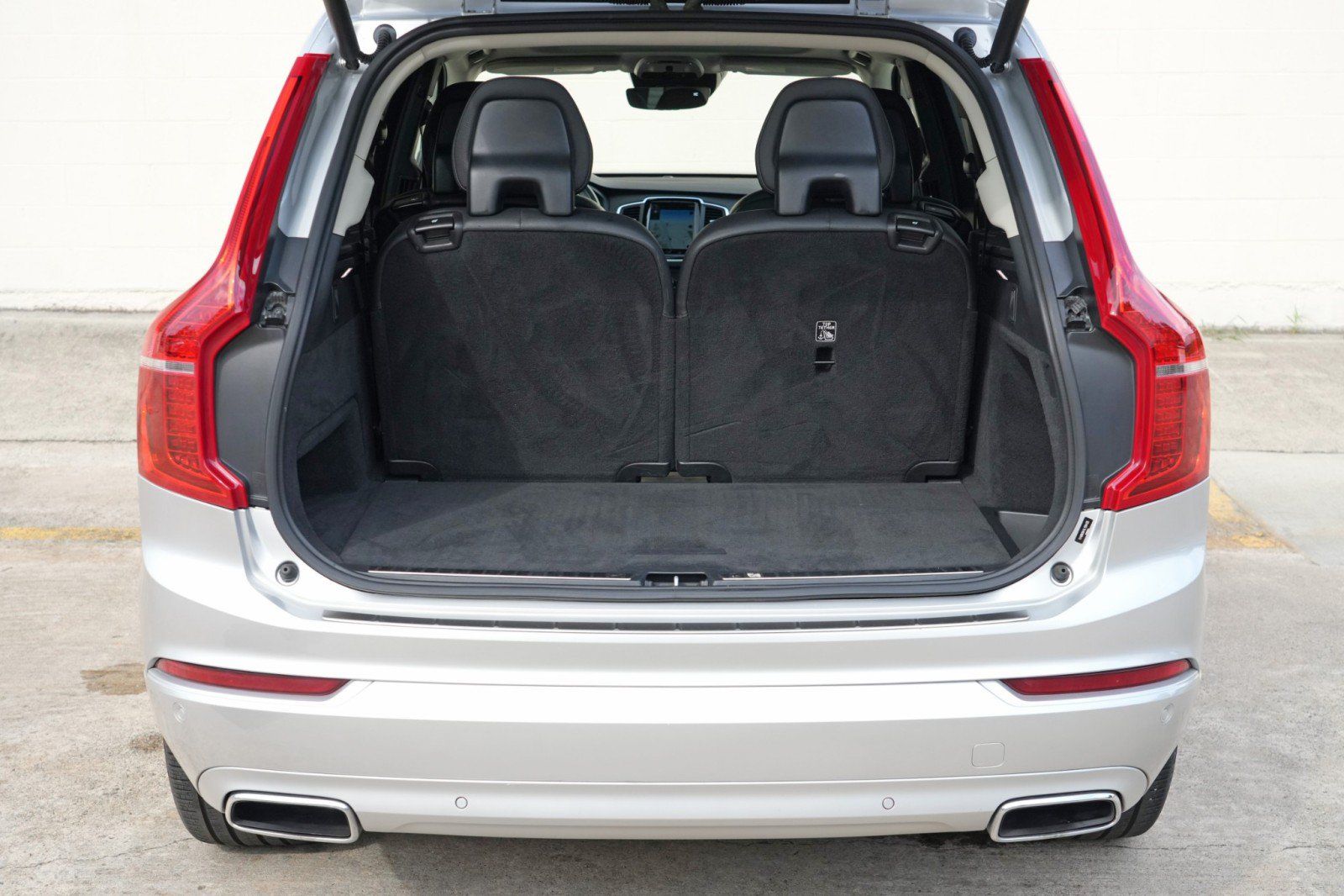 Used 2020 Volvo XC90 T8 Momentum w/ Protection Package Premier AWD/4WD image 10