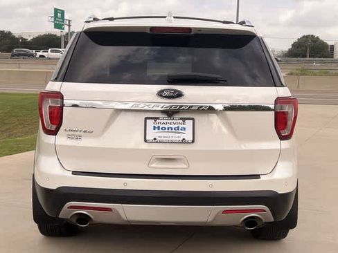 Used 2017 Ford Explorer Limited w/ Equipment Group 301A FWD image 6