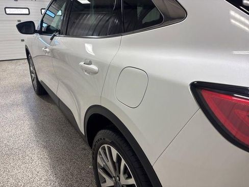 Used 2022 Ford Escape Titanium image 36
