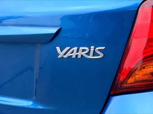 Used 2015 Toyota Yaris L image 10