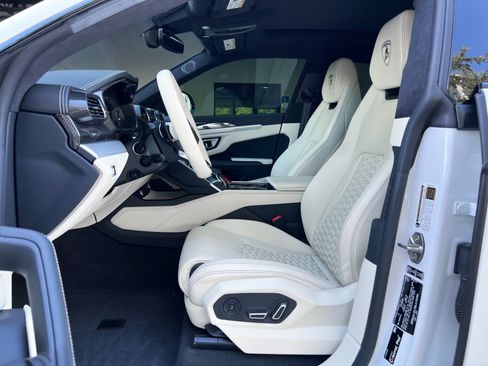Used 2021 Lamborghini Urus AWD/4WD image 11