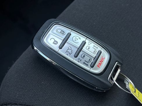 Used 2020 Chrysler Pacifica Touring w/ S Appearance Package FWD image 26