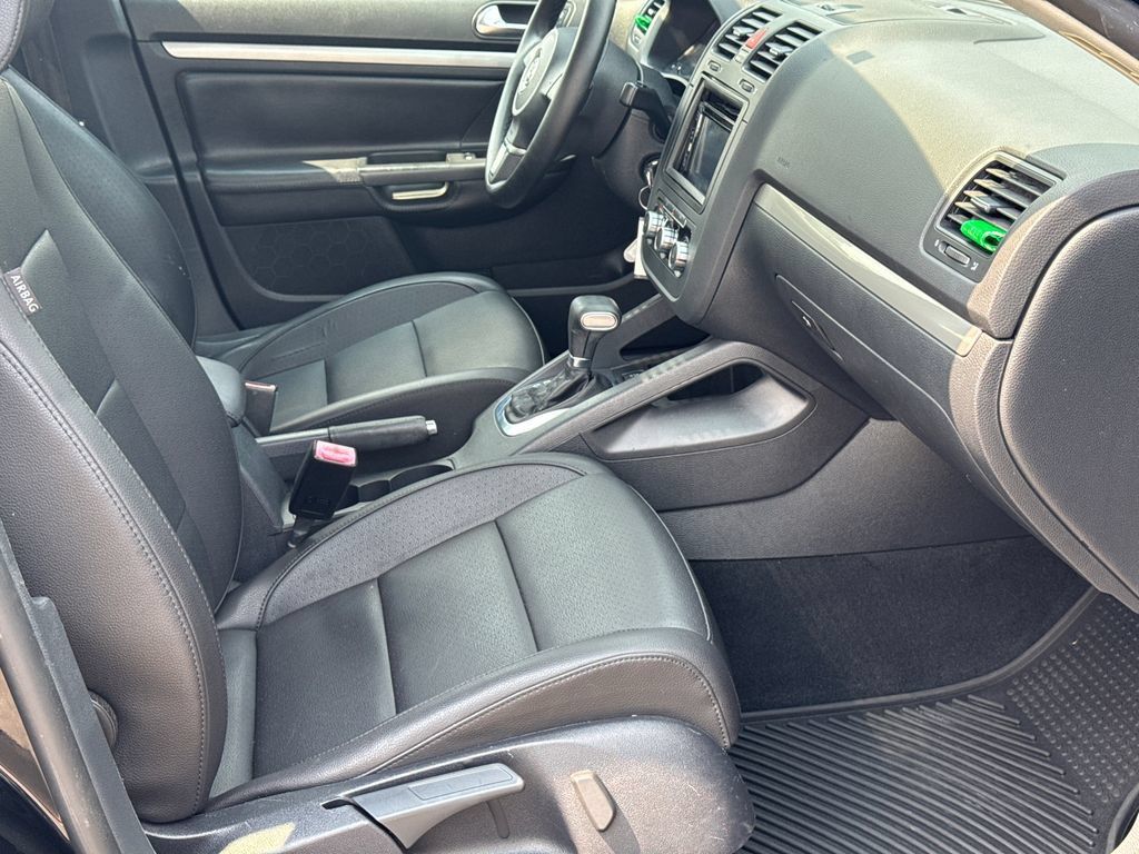 Used 2010 Volkswagen Jetta Limited Edition FWD image 15