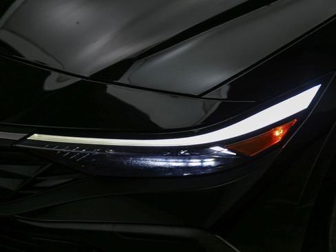 Used 2024 Hyundai Elantra Blue FWD image 8