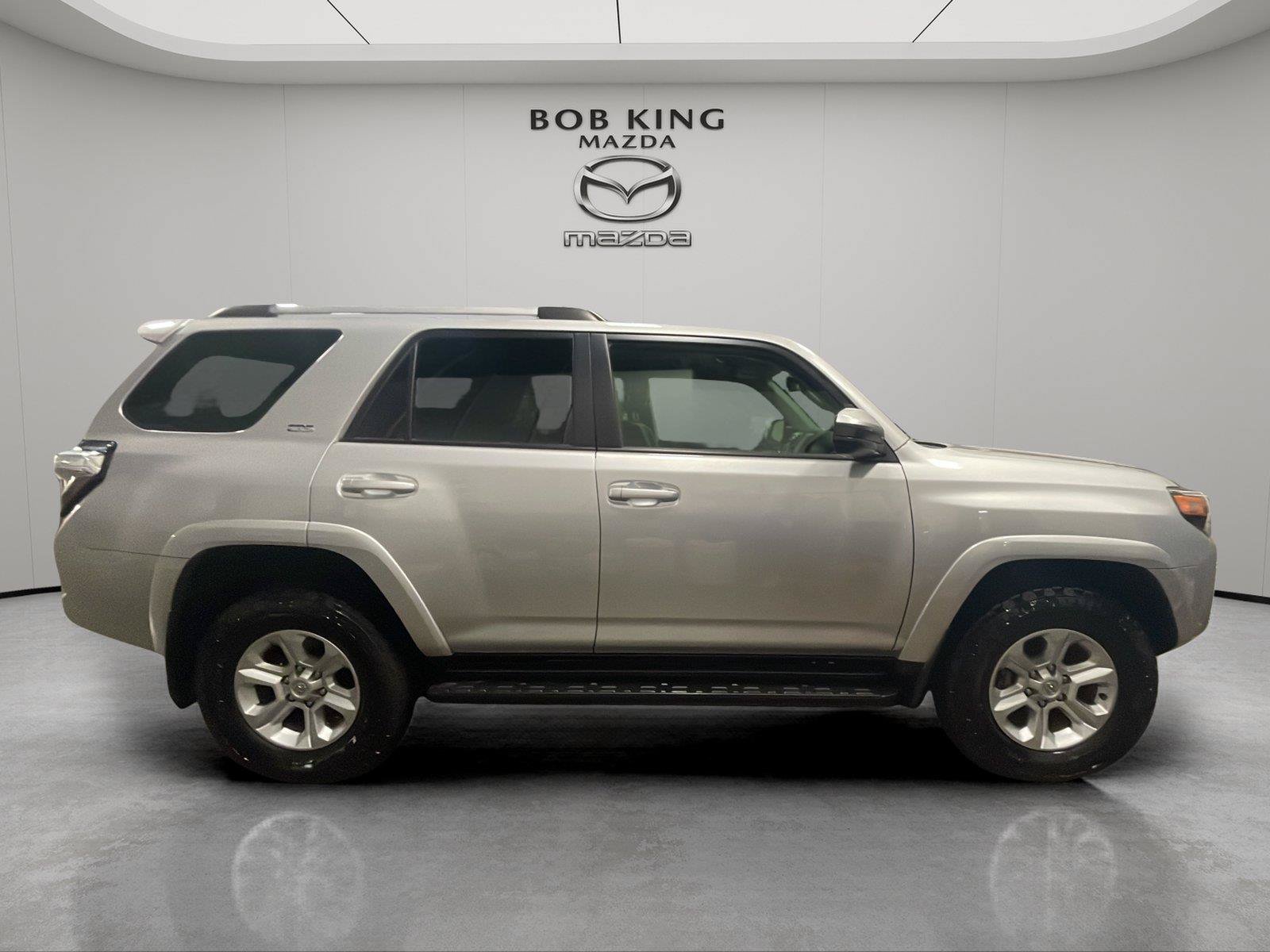 Used 2022 Toyota 4Runner SR5 AWD/4WD image 6