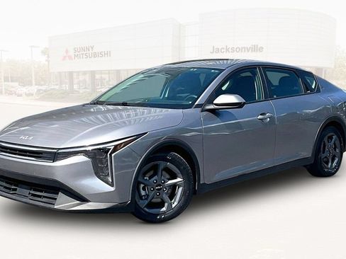 Used 2025 Kia K4 FWD image 1