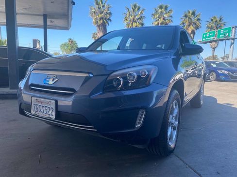 Used 2013 Toyota RAV4 EV image 9