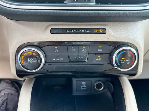 Used 2021 Ford Escape SE image 18