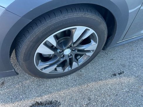 Used 2018 Buick Regal Essence w/ Driver Confidence Package #1 AWD/4WD image 2