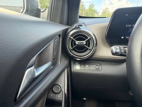 Used 2025 Chevrolet Equinox LT w/ Convenience Package II FWD image 12
