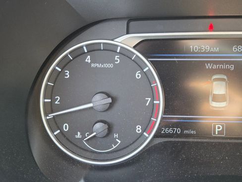 Used 2023 Nissan Sentra SR w/ Midnight Edition Package FWD image 13