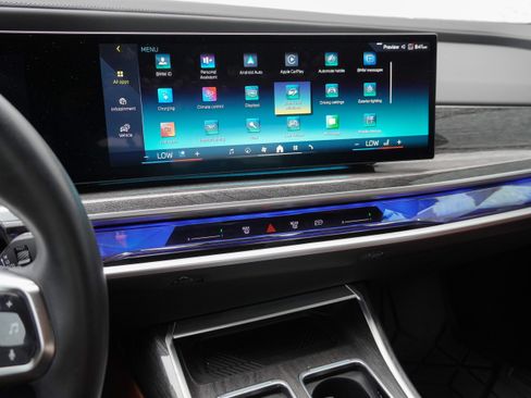 Used 2024 BMW i7 xDrive60 w/ Executive Package AWD/4WD image 25