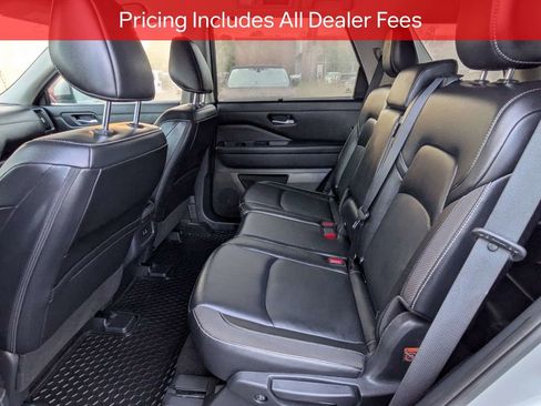 Used 2023 Nissan Pathfinder SL AWD/4WD image 14