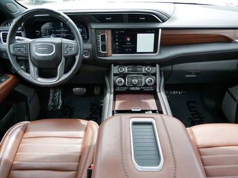 Used 2024 GMC Yukon Denali Ultimate AWD/4WD image 10