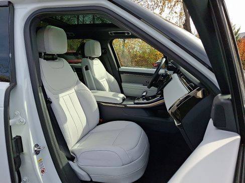 Used 2025 Land Rover Range Rover Sport P360 S image 3