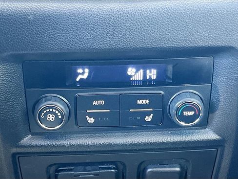 Used 2021 Chevrolet Traverse Premier image 27