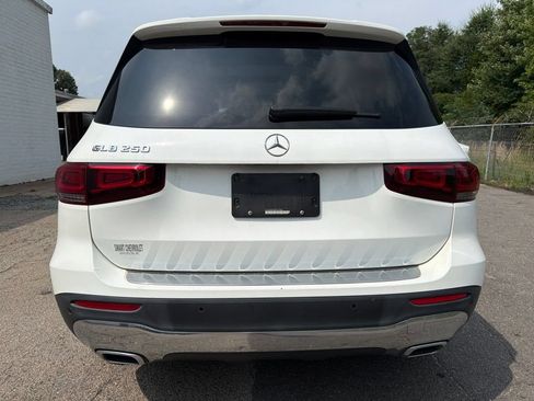 Used 2022 Mercedes-Benz GLB 250 w/ Premium Package image 3