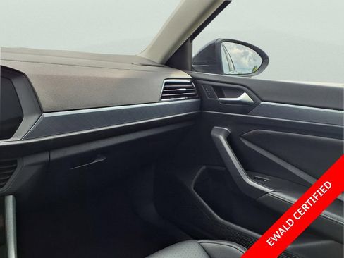 Used 2024 Volkswagen Jetta SE FWD image 17