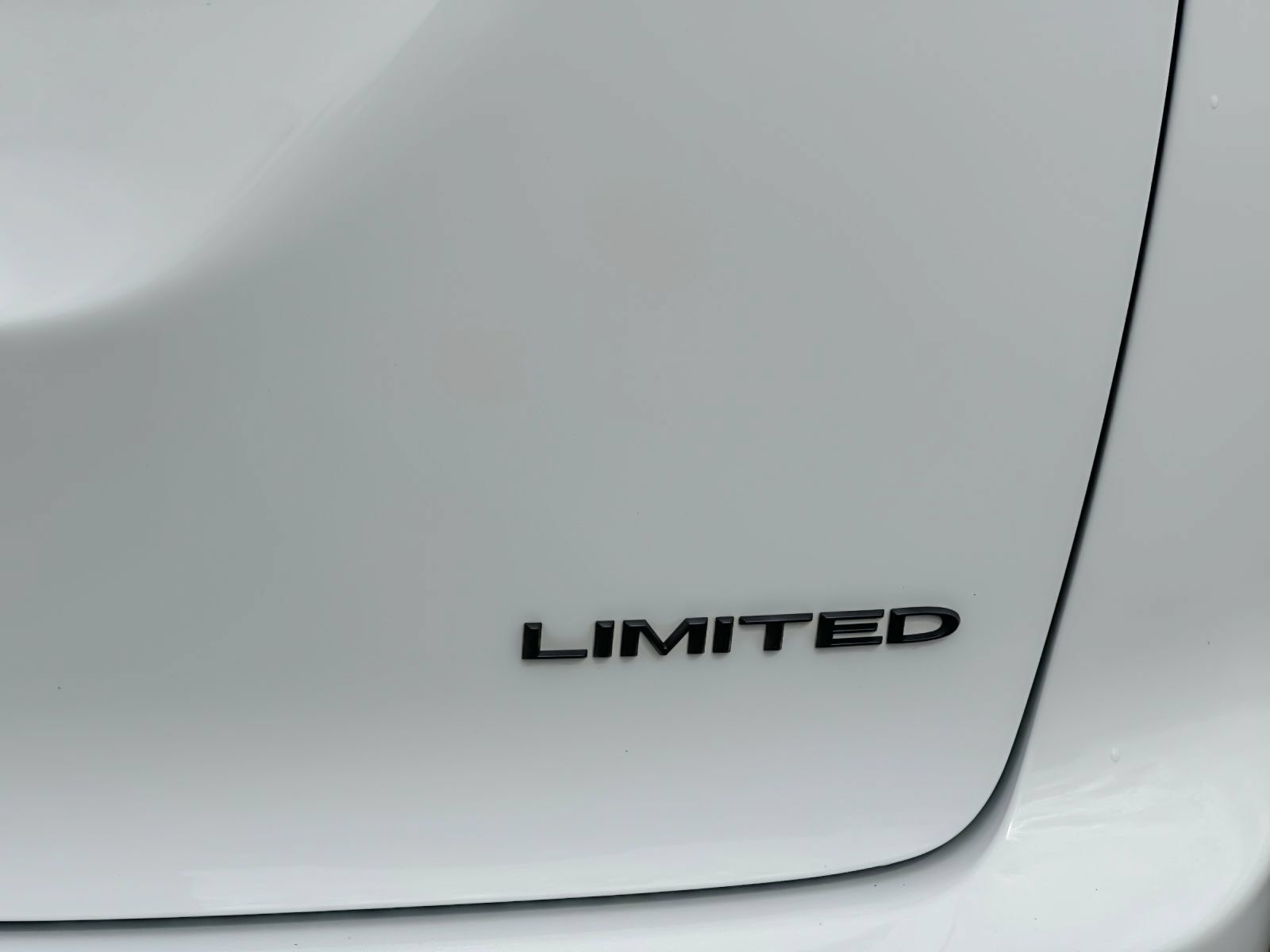 Used 2025 Chrysler Pacifica Limited FWD image 28