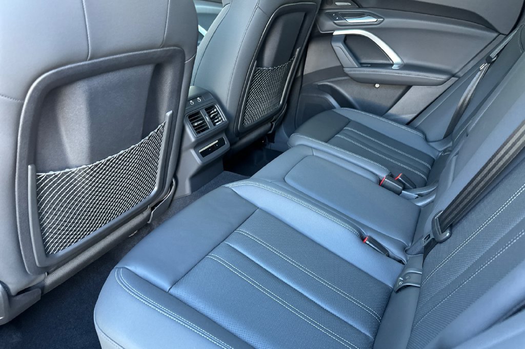 Used 2025 Audi Q5 Premium Plus w/ Premium Plus AWD/4WD image 17