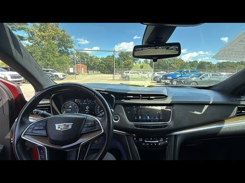 Used 2017 Cadillac XT5 Platinum image 10