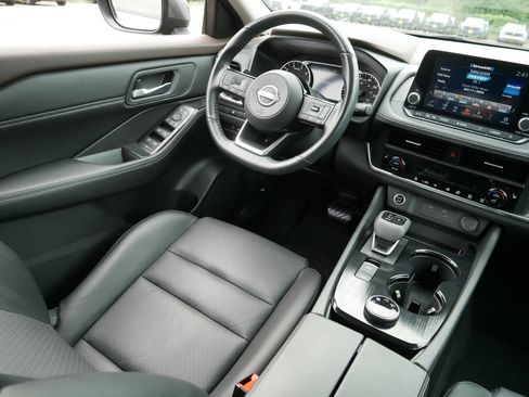 Certified 2023 Nissan Rogue SV w/ SV Premium B Package AWD/4WD image 9