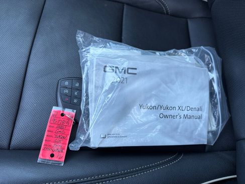 Used 2021 GMC Yukon SLT w/ SLT Premium Package AWD/4WD image 38