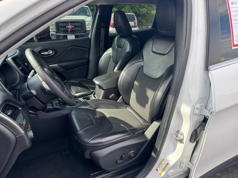 Used 2020 Jeep Cherokee Latitude Plus FWD image 17