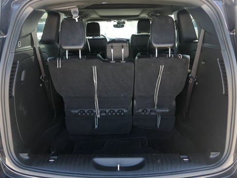 Used 2025 Chrysler Pacifica Limited image 22