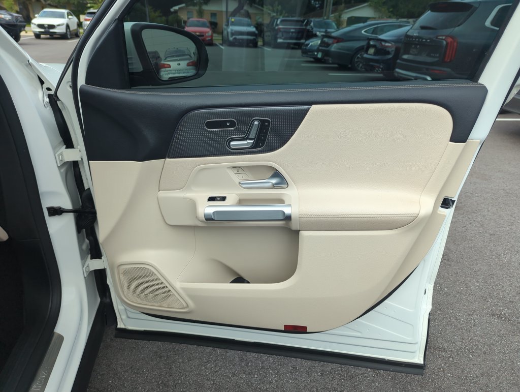 Used 2021 Mercedes-Benz GLB 250 image 35