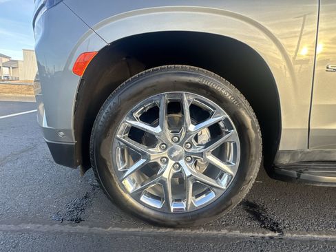 Used 2024 Chevrolet Suburban High Country w/ Advanced Technology Package image 10