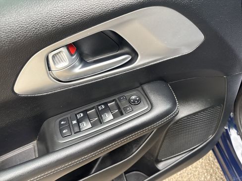 Used 2018 Chrysler Pacifica Touring-L Plus FWD image 18