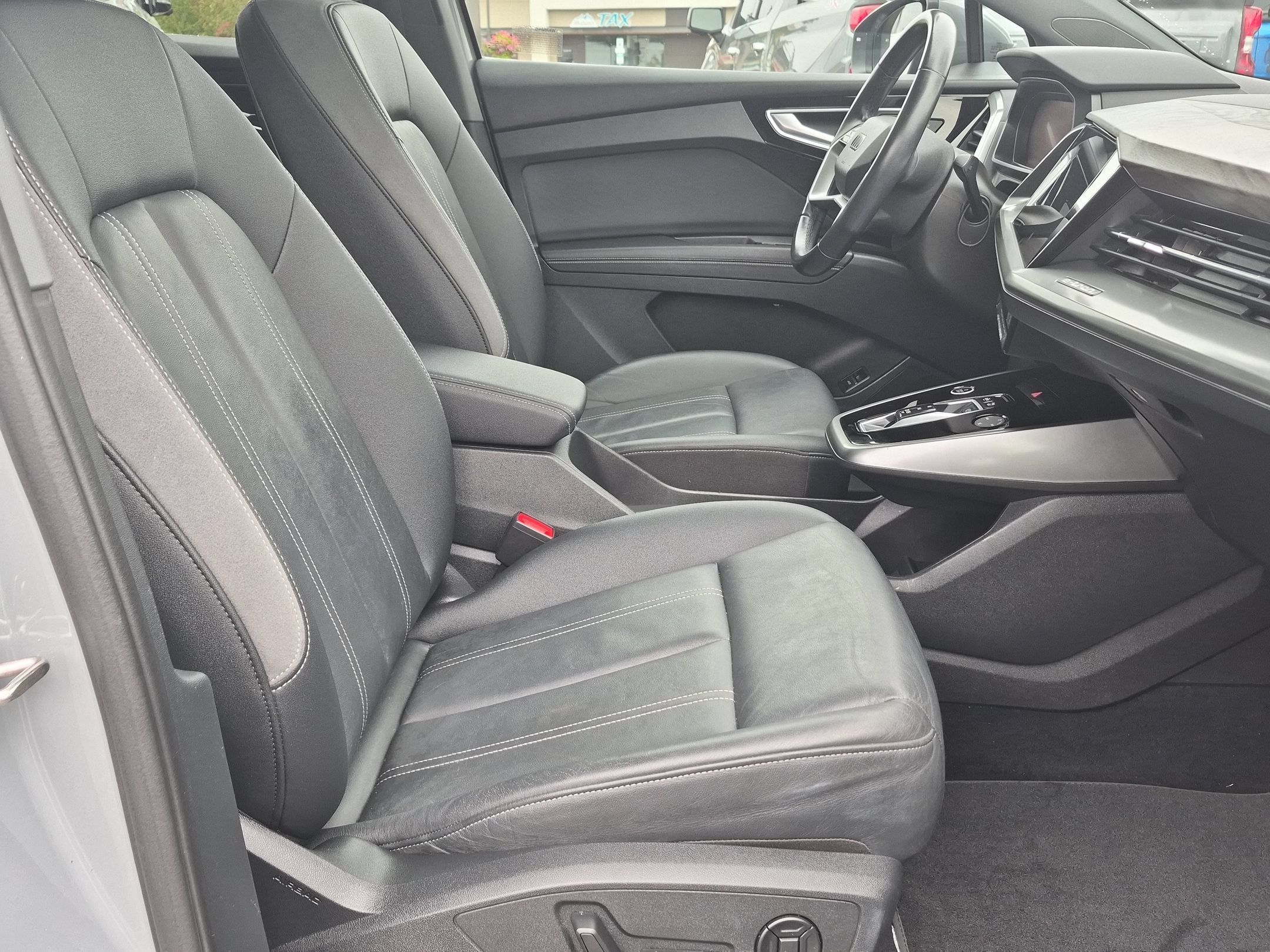 Used 2023 Audi Q4 e-tron Premium w/ Convenience Package RWD image 28