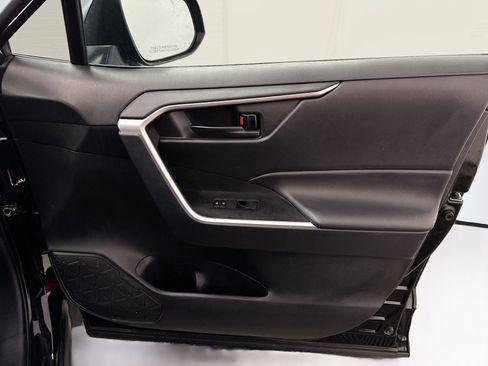 Used 2024 Toyota RAV4 LE image 33