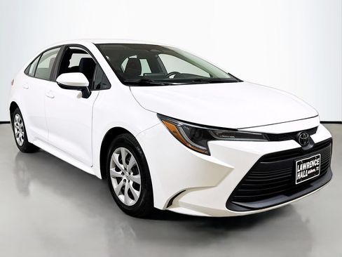 Used 2024 Toyota Corolla LE FWD image 3