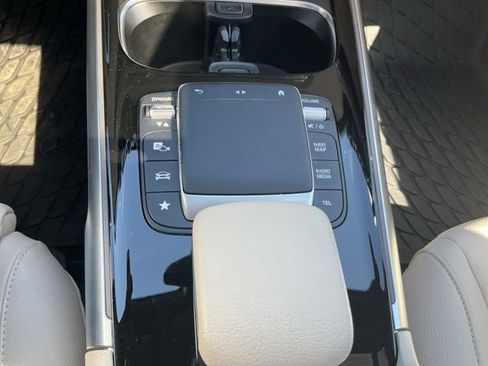 Used 2022 Mercedes-Benz GLB 250 4MATIC image 8