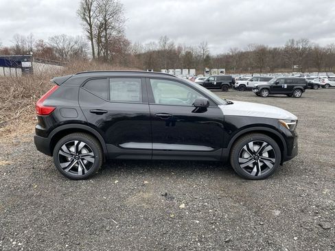 Used 2023 Volvo XC40 B5 Plus w/ Protection Package Premier AWD/4WD image 9