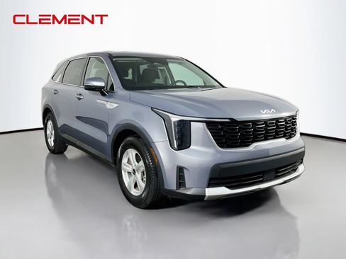 Used 2024 Kia Sorento LX FWD image 3