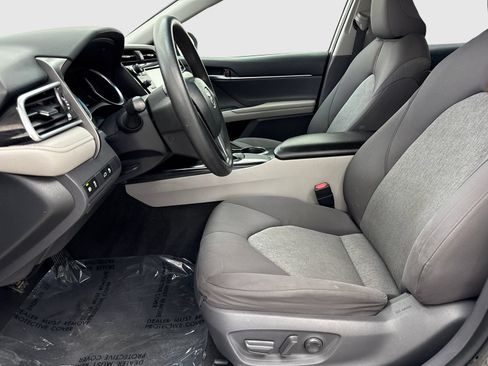 Used 2018 Toyota Camry LE FWD image 17