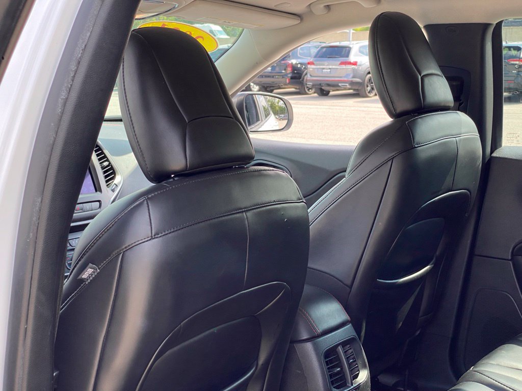 Used 2021 Jeep Cherokee Trailhawk AWD/4WD image 25
