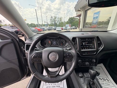 Used 2019 Jeep Cherokee Trailhawk w/ Comfort/Convenience Group AWD/4WD image 21