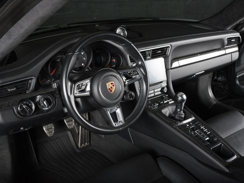 Used 2019 Porsche 911 Carrera GTS RWD image 4
