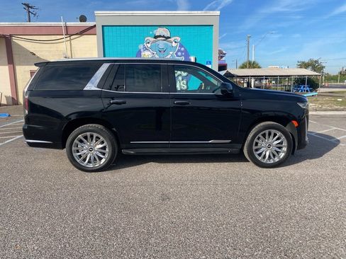 Used 2024 Cadillac Escalade Premium Luxury image 2