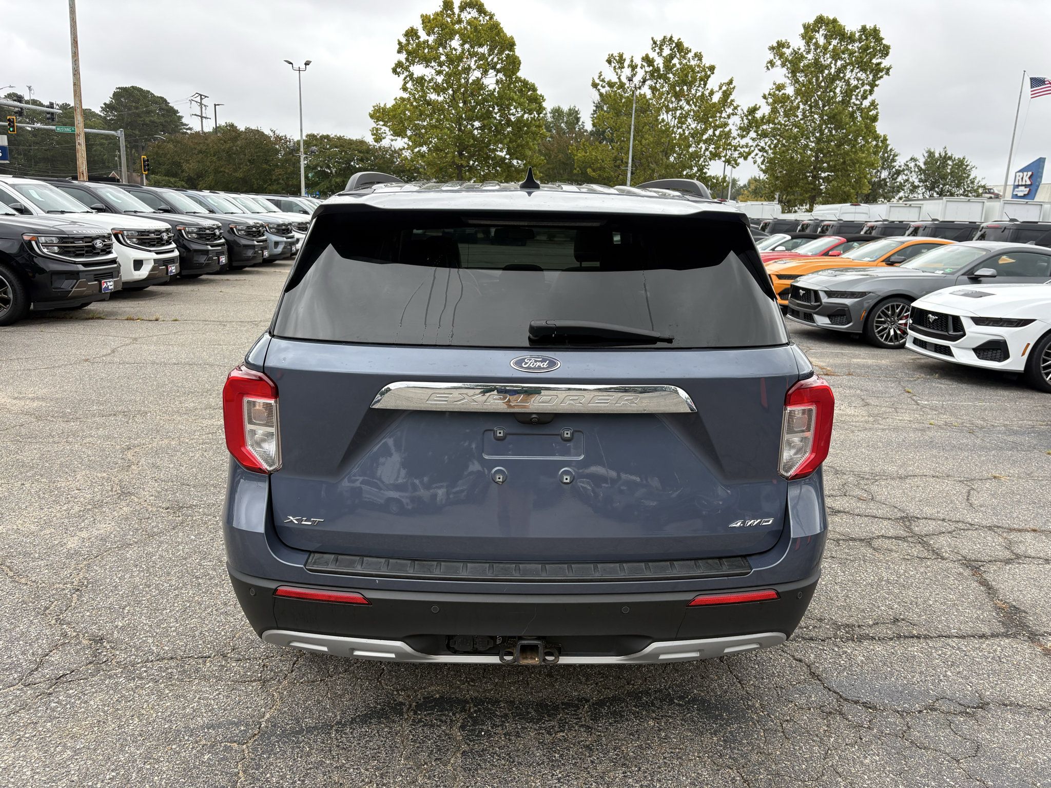 Used 2021 Ford Explorer XLT w/ Equipment Group 202A AWD/4WD image 6