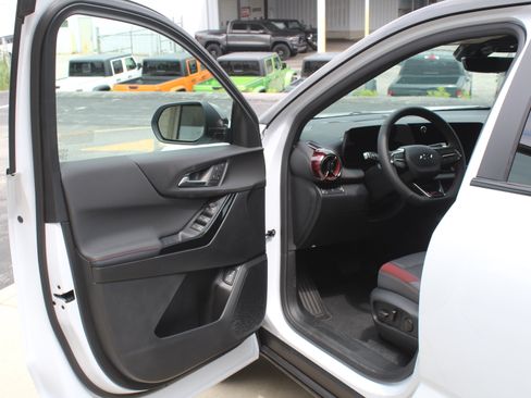 New 2026 Chevrolet Equinox RS w/ Convenience Package III FWD image 8