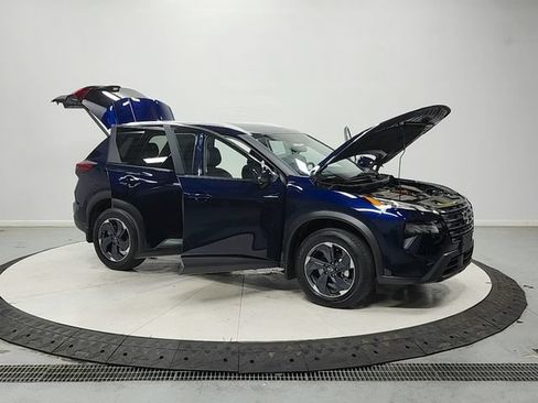 Used 2025 Nissan Rogue SV w/ SV Premium Package FWD image 10