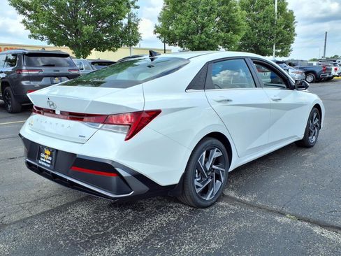 New 2025 Hyundai Elantra Limited image 10