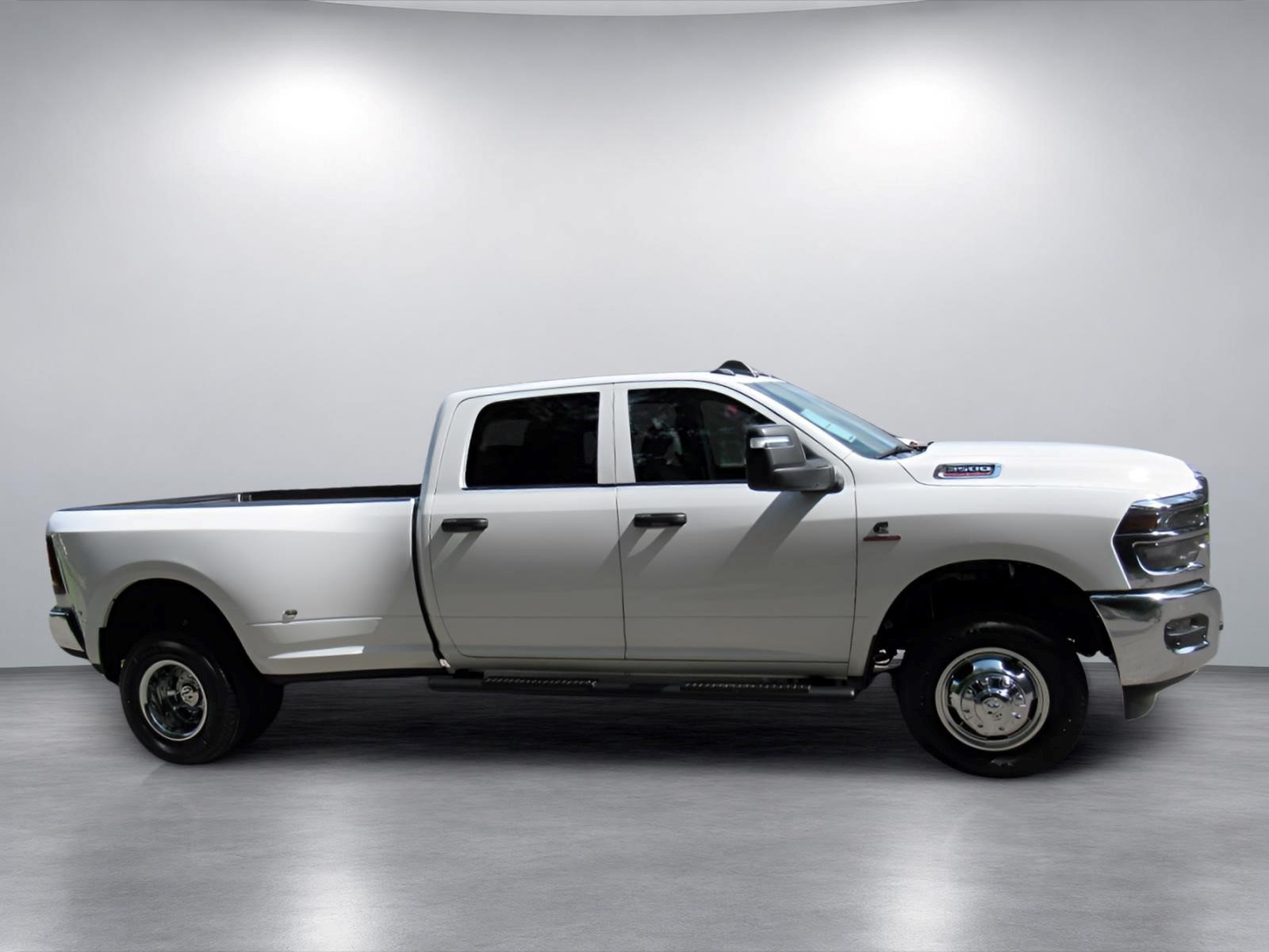 New 2026 RAM 3500 Tradesman AWD/4WD image 2