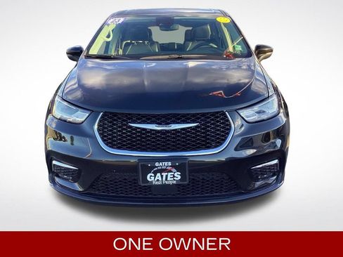 Used 2023 Chrysler Pacifica Touring-L FWD image 2