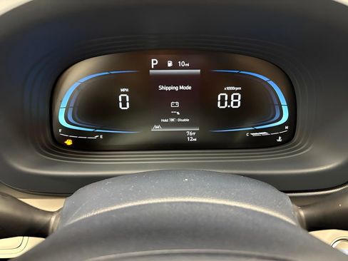 Used 2025 Hyundai Venue Limited FWD image 14